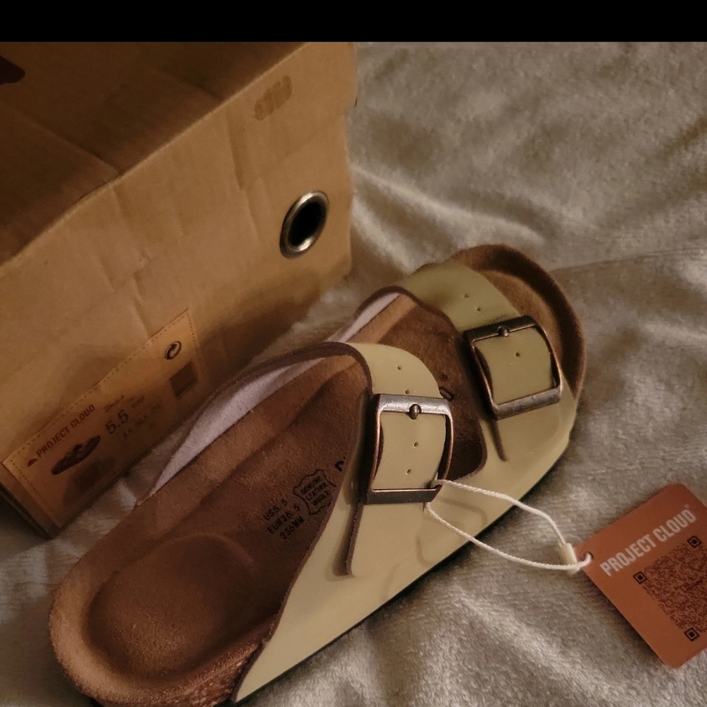 Project Cloud VENITA Women Size 5.5 Tan Suede Leather Double Strap Flat Sandals